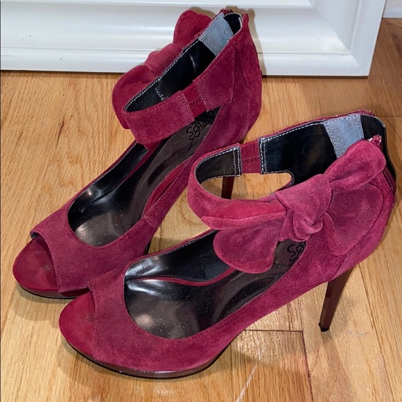 Maroon Pumps - Picture 1 of 4
